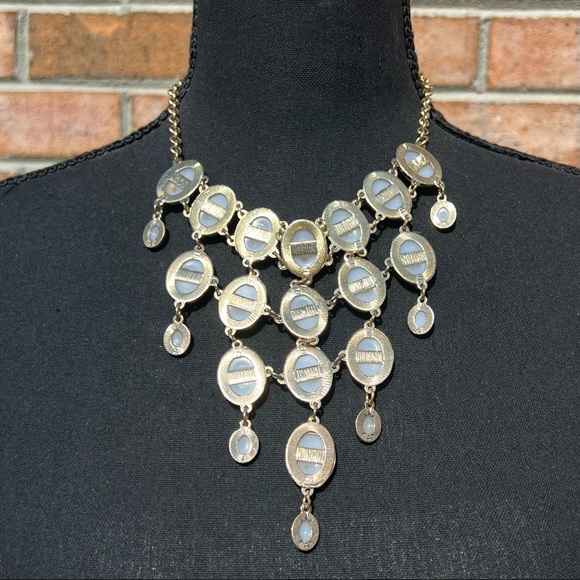 Classy Pearl & Gold Necklace - Picture 3 of 10